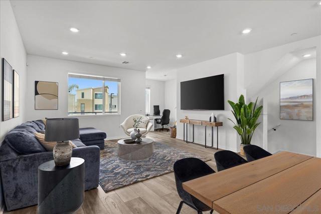 1993 Strata, Chula Vista CA: https://media.crmls.org/mediaz/444eab06-79a8-463f-b220-53a077b9e593.jpg