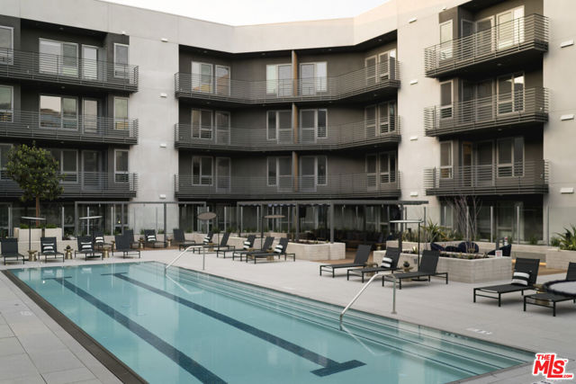 3425 W OLIVE Avenue, Burbank CA: https://media.crmls.org/mediaz/444ed6ea-f071-4a3b-8146-7e2a89e1168b.jpg