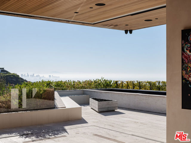 1520 Carla, Beverly Hills CA: https://media.crmls.org/mediaz/444fa3af-efad-4f2d-85ef-2161f5812869.jpg