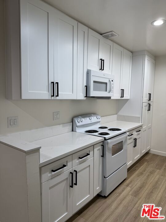 5400 Newcastle Avenue, Encino CA: https://media.crmls.org/mediaz/444fdfc3-ef8c-42e0-aae0-e7c46703e860.jpg