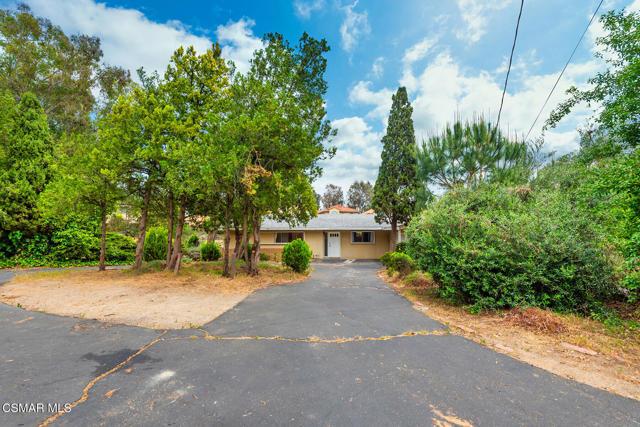 15546 Olden Street, Sylmar CA: https://media.crmls.org/mediaz/445035bc-0498-4806-be56-845d7a9ce789.jpg