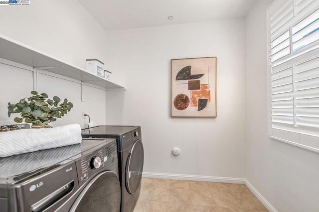 4338 Healdsburg Way, Dublin CA: https://media.crmls.org/mediaz/4450691d-b1ef-4435-8b31-bbb49eaef6c5.jpg
