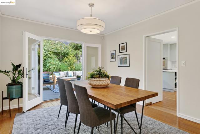 2773 Argyle Street, Oakland CA: https://media.crmls.org/mediaz/4451098b-5fd3-4bb1-b4d5-8e9ac4ba36c8.jpg