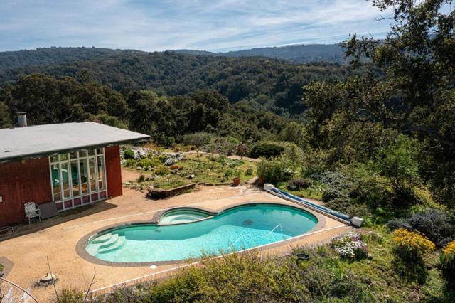 640 Los Trancos Road,  CA: https://media.crmls.org/mediaz/44517190-316e-4bd1-b74d-adfb2917e950.jpg
