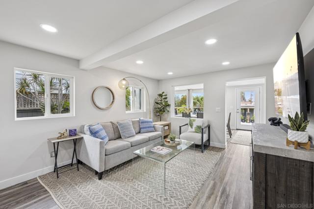 215 N Granados Ave, Solana Beach CA: https://media.crmls.org/mediaz/4451e3b3-8e73-420d-8606-0bc70baae176.jpg