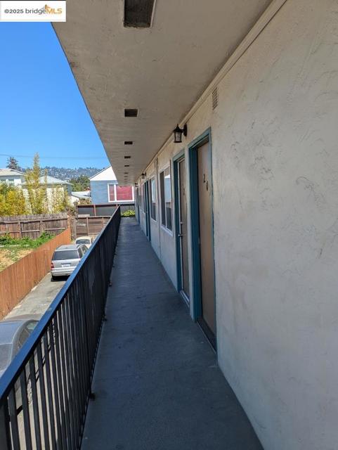 1213 San Pablo AVE, Berkeley CA: https://media.crmls.org/mediaz/44524d68-f5bf-420b-9acf-0424bb47526d.jpg