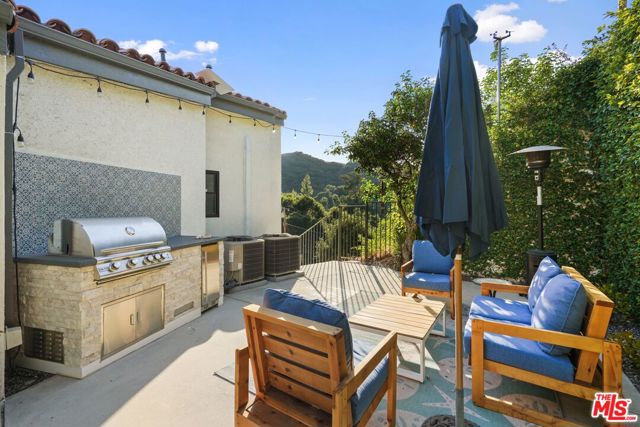 3418 Dorothy Road, Topanga CA: https://media.crmls.org/mediaz/44525807-bc98-48d3-ae55-28188ed6c444.jpg