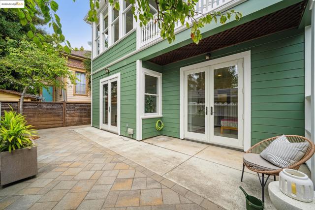 2104 6Th St, Berkeley CA: https://media.crmls.org/mediaz/4452e462-5136-4f49-bdf0-222f1d8b91ba.jpg