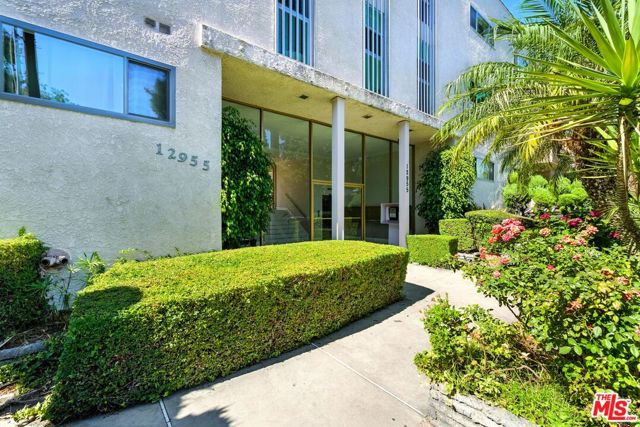 12955 Riverside Drive, Sherman Oaks CA: https://media.crmls.org/mediaz/445319cc-0cab-4a16-a875-d59c2b6eb78d.jpg