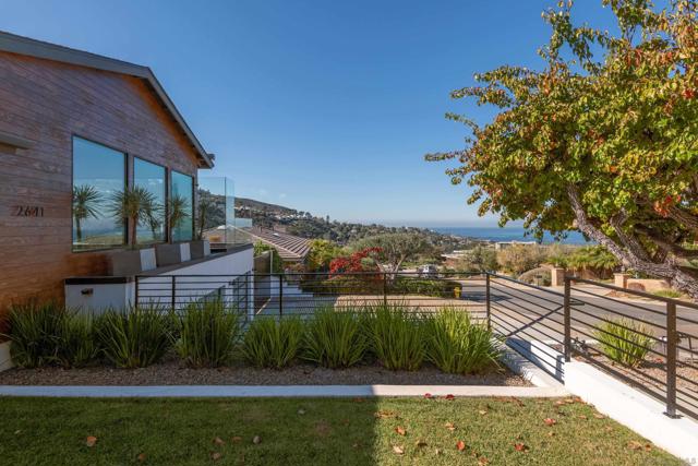 2641 Costebelle Dr, La Jolla CA: https://media.crmls.org/mediaz/44536816-619b-4f5f-a4e9-c7b0615c3eaf.jpg