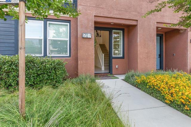 5700 Greige Cir, Dublin CA: https://media.crmls.org/mediaz/44537019-a361-48a8-88e4-d613364f473b.jpg