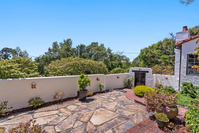 547 Monterey, Aptos CA: https://media.crmls.org/mediaz/4453bc44-6175-480c-8537-3f13ebf48951.jpg