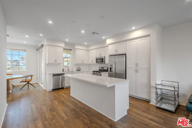 15978 Pilot Avenue, Chino CA: https://media.crmls.org/mediaz/4453d1f9-6813-4064-9d3f-788faaa8d631.jpg