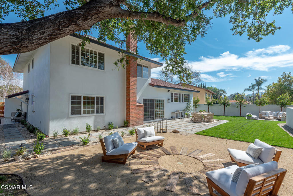 https://media.crmls.org/mediaz/4453fa93-39de-494d-8ee6-a5552f6963a1.jpg?preset=X-Large