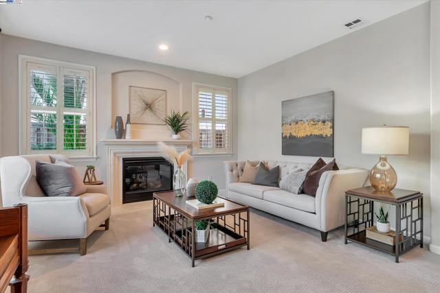 1517 Rampart Way, Brentwood CA: https://media.crmls.org/mediaz/44540d03-63c5-41f6-b27b-596ea779c697.jpg