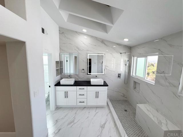 Detail Gallery Image 10 of 51 For 2030 San Remo Dr, Oceanside,  CA 92056 - 4 Beds | 3 Baths