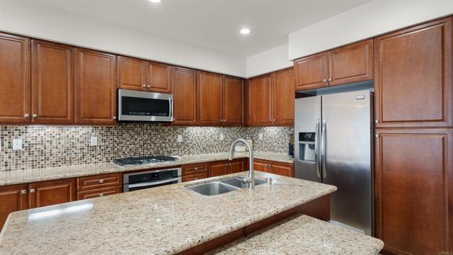2510 Aperture Circle, San Diego CA: https://media.crmls.org/mediaz/445432bc-f4bc-43d5-8cb7-1f61ceb1dea2.jpg
