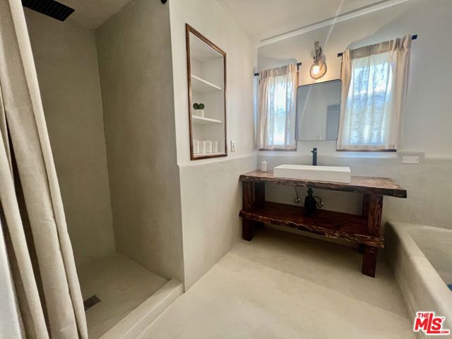 3964 Goodland Place, Studio City CA: https://media.crmls.org/mediaz/4454f3e4-8c80-4ba0-a649-c414d03f5791.jpg