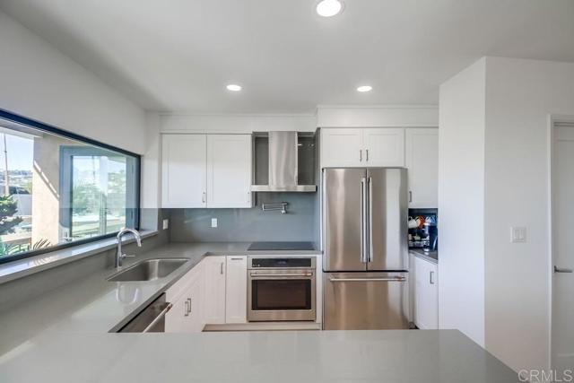 Detail Gallery Image 9 of 50 For 1150 Anchorage Ln #201,  San Diego,  CA 92106 - 2 Beds | 2 Baths