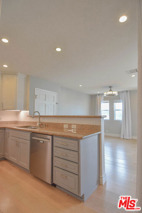 12530 Venice Boulevard, Los Angeles CA: https://media.crmls.org/mediaz/4455a495-4dfc-43b5-8ec7-52f6abcfdd9e.jpg