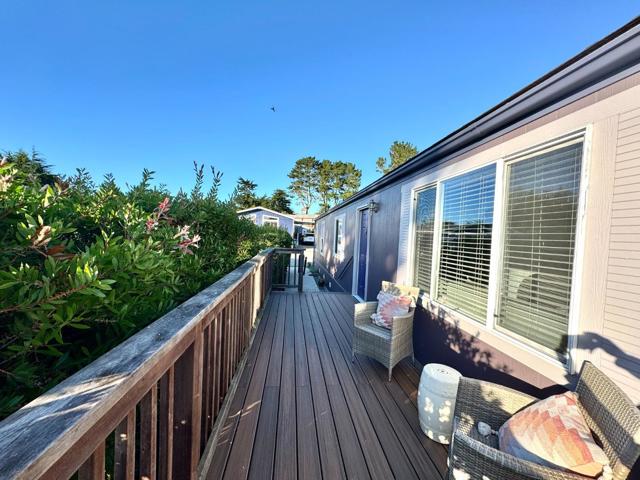 37 Oceanview Avenue, Half Moon Bay CA: https://media.crmls.org/mediaz/44567e2a-3af8-4575-adb5-a13af29fec03.jpg
