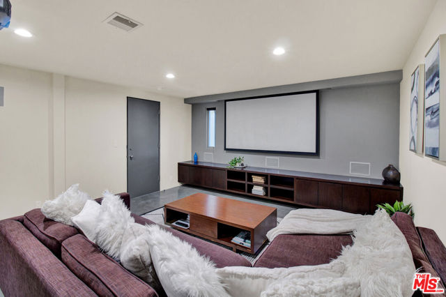 9892 BEVERLY GROVE Drive, Beverly Hills CA: https://media.crmls.org/mediaz/44568aa6-0737-4a81-82bc-6faabf5ef27a.jpg