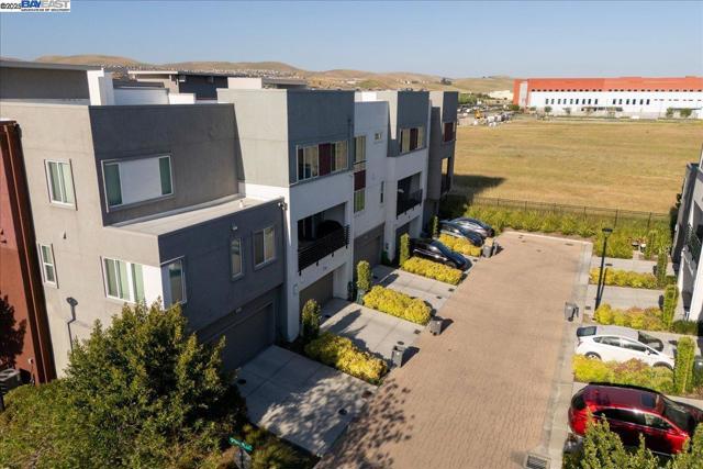 3933 Eminence St, Dublin CA: https://media.crmls.org/mediaz/4456a324-a688-4306-be8c-3437a3502d66.jpg