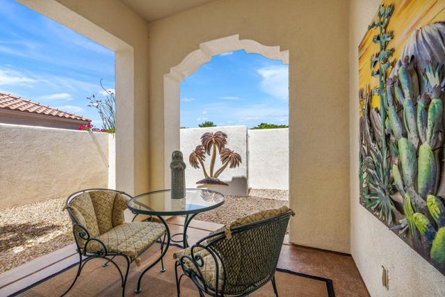 61 Via Las Flores, Rancho Mirage CA: https://media.crmls.org/mediaz/44571d25-7cad-4663-82c5-7a2da299d9e3.jpg