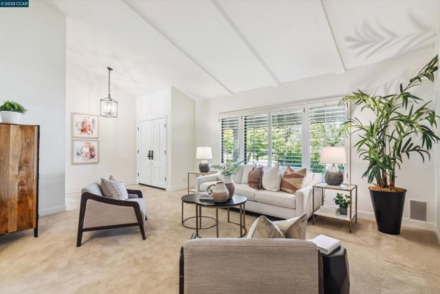 924 Cheyenne Dr, Walnut Creek CA: https://media.crmls.org/mediaz/4457c0d3-48d6-4289-92a9-ac1a22baf24d.jpg