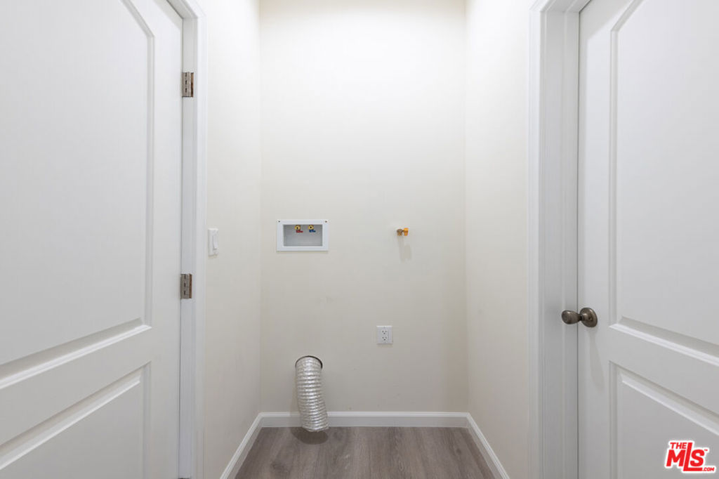 https://media.crmls.org/mediaz/44589048-1376-460d-9fed-a73e740d5c8c.jpg?preset=X-Large