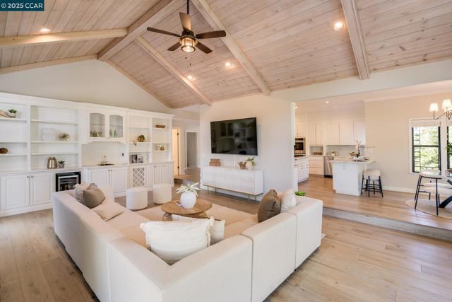 15 Blemer Ct, Danville CA: https://media.crmls.org/mediaz/4458c968-ba95-40bd-a3cb-6557fa393163.jpg