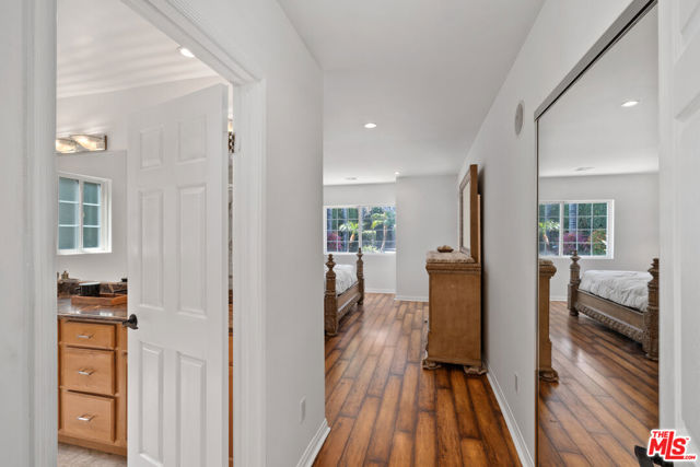 5159 Sophia Avenue, Encino CA: https://media.crmls.org/mediaz/4458decf-7050-417f-ae10-ed7d8aefc63f.jpg