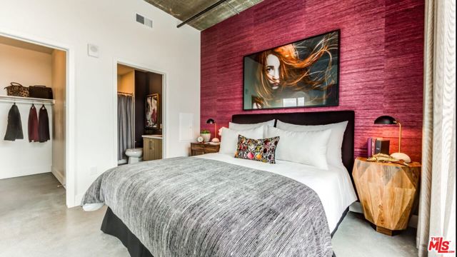 695 S Santa Fe Avenue, Los Angeles CA: https://media.crmls.org/mediaz/445945a0-9b3c-4352-9847-e9baf414e976.jpg