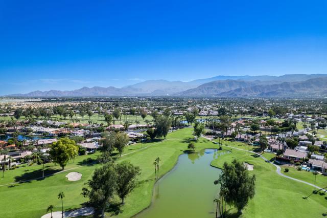 12102 Turnberry Drive, Rancho Mirage CA: https://media.crmls.org/mediaz/4459a2b2-d921-4c41-a822-652f19f34bd2.jpg