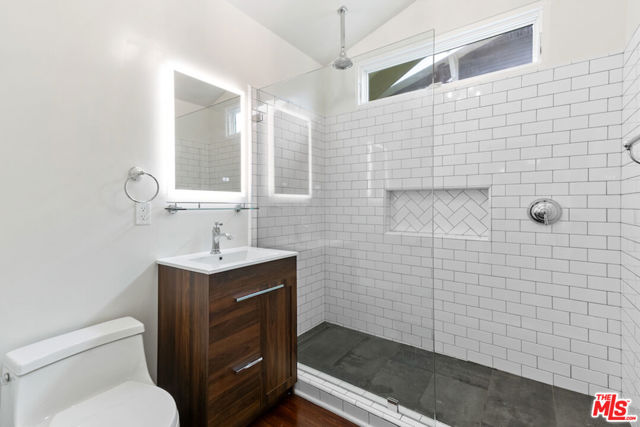 720 Strand Street photo 31