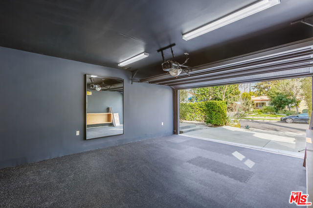 4229 Elmer Avenue, North Hollywood CA: https://media.crmls.org/mediaz/4459efdd-81b3-4baf-89a5-8b4b6f3b1ed9.jpg