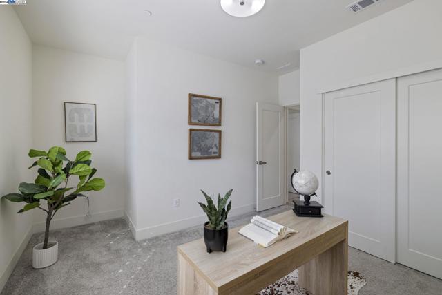 Image 22 of 39 For 9572 Seawind Way