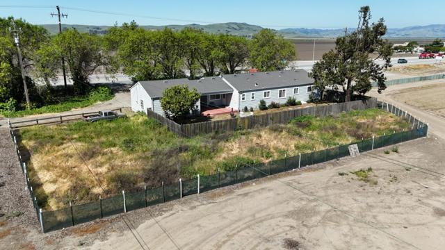 4211 Bolsa Road, Hollister CA: https://media.crmls.org/mediaz/445a277b-20bf-4ab0-a0bd-5ee586794c6d.jpg