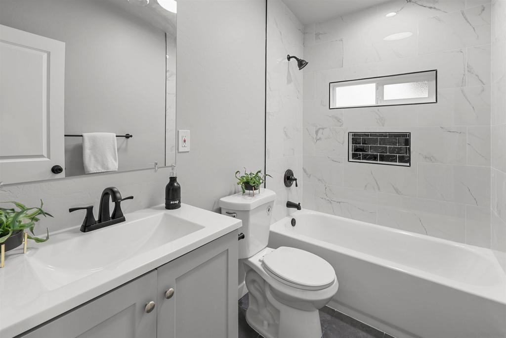 https://media.crmls.org/mediaz/445a4d50-8a0d-4877-926b-5162ade05c14.jpg?preset=X-Large