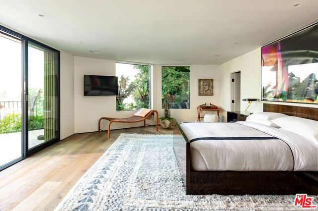 1883 Rising Glen Road, Los Angeles CA: https://media.crmls.org/mediaz/445a64e4-fd0a-4270-b007-b85e801f9154.jpg