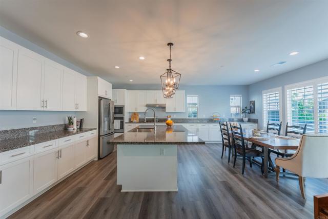 Detail Gallery Image 4 of 27 For 1127 Calle Pilares, Chula Vista,  CA 91913 - 4 Beds | 3/1 Baths