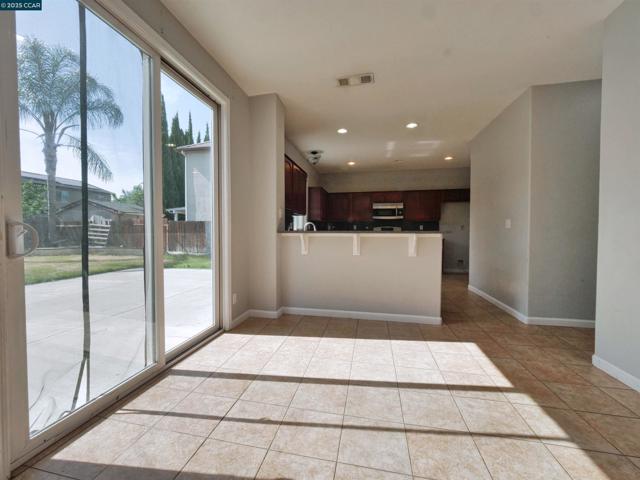 2035 Pasado Avenue, Manteca CA: https://media.crmls.org/mediaz/445a988a-5b21-4623-9009-4ff330411966.jpg
