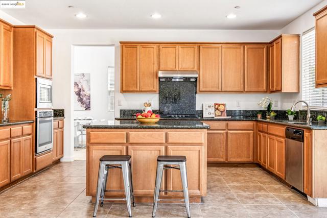 4576 Benton St, Antioch CA: https://media.crmls.org/mediaz/445aa627-bbcd-4d36-a1f9-7520405c0d69.jpg