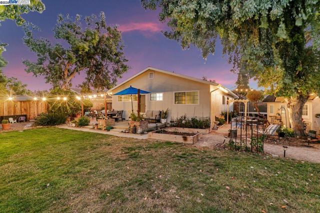 4533 Santa Cruz Ct, Fremont CA: https://media.crmls.org/mediaz/445ae375-0034-4df8-a88d-03fce445c12b.jpg