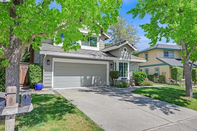 8043 Crossridge Rd, Dublin CA: https://media.crmls.org/mediaz/445b0cd3-4939-4d35-9968-8644495c377d.jpg