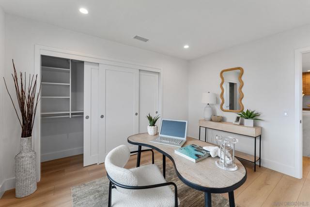 5576 Chelsea Ave, La Jolla CA: https://media.crmls.org/mediaz/445b0f67-ba59-4ddd-aa23-0820ae214586.jpg