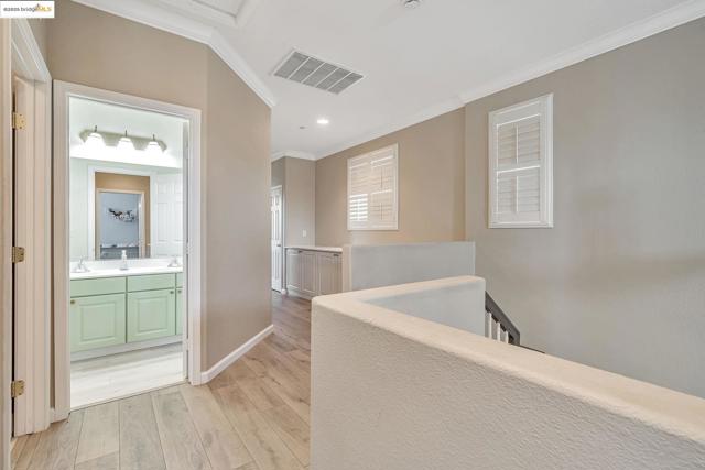 877 Boone Dr, Brentwood CA: https://media.crmls.org/mediaz/445b2b19-ce68-44fb-80c8-5e9f6f410d1c.jpg