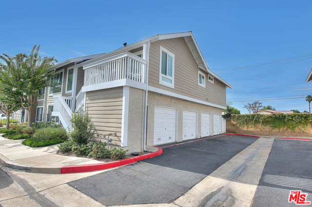700 W Walnut Avenue, Orange CA: https://media.crmls.org/mediaz/445b3f31-eb50-4fdc-962b-a99babb9013a.jpg