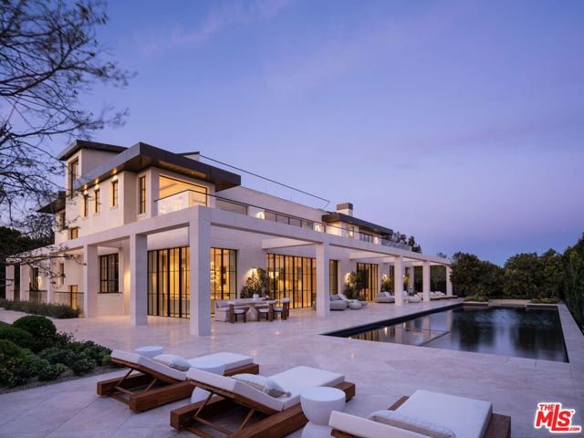 721 N Bonhill Road, Los Angeles CA: https://media.crmls.org/mediaz/445bcb20-b001-4a4e-a8d2-2f6d6af37d26.jpg