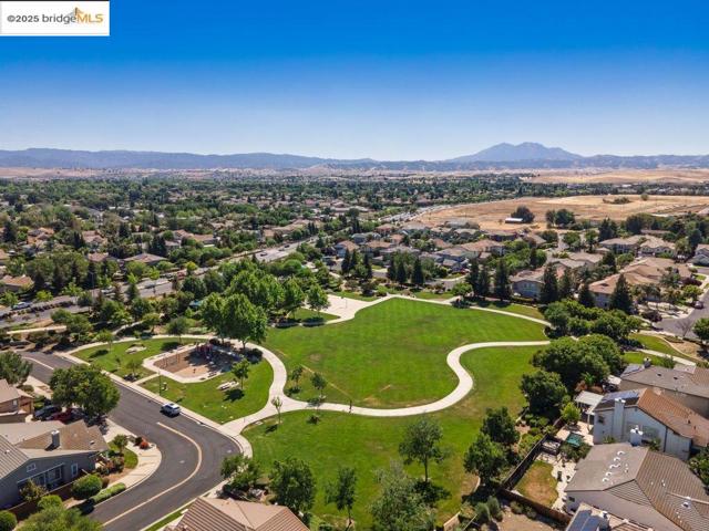 1281 Sea Vista Dr, Brentwood CA: https://media.crmls.org/mediaz/445c4e88-f9bc-4315-a23d-fa1de51e0c5d.jpg
